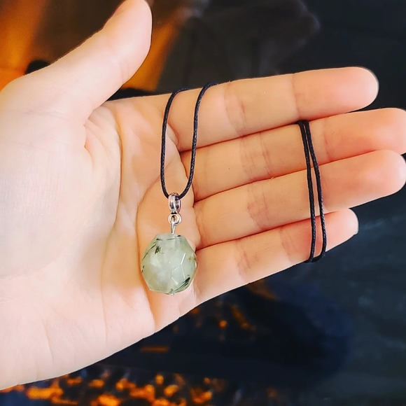 Faceted prehnite Crystal pendant - Picture 3 of 4